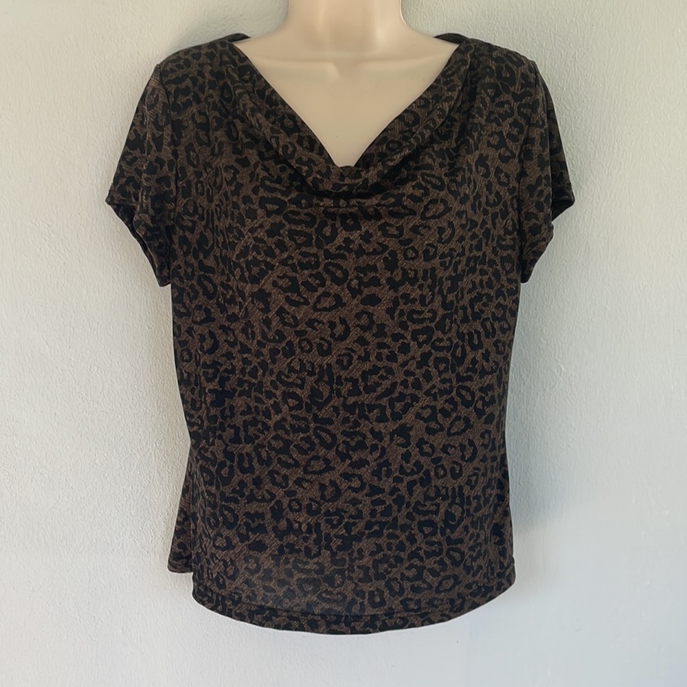 Briggs New York Petite leopard print cowl neck stretch blouse size medium - Picture 2 of 7